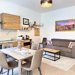 Helena Apartments - Secondo Canto